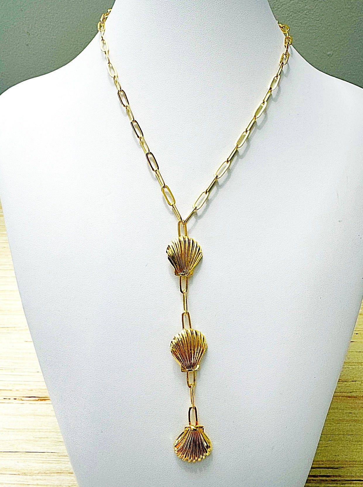 Shell lariat necklace