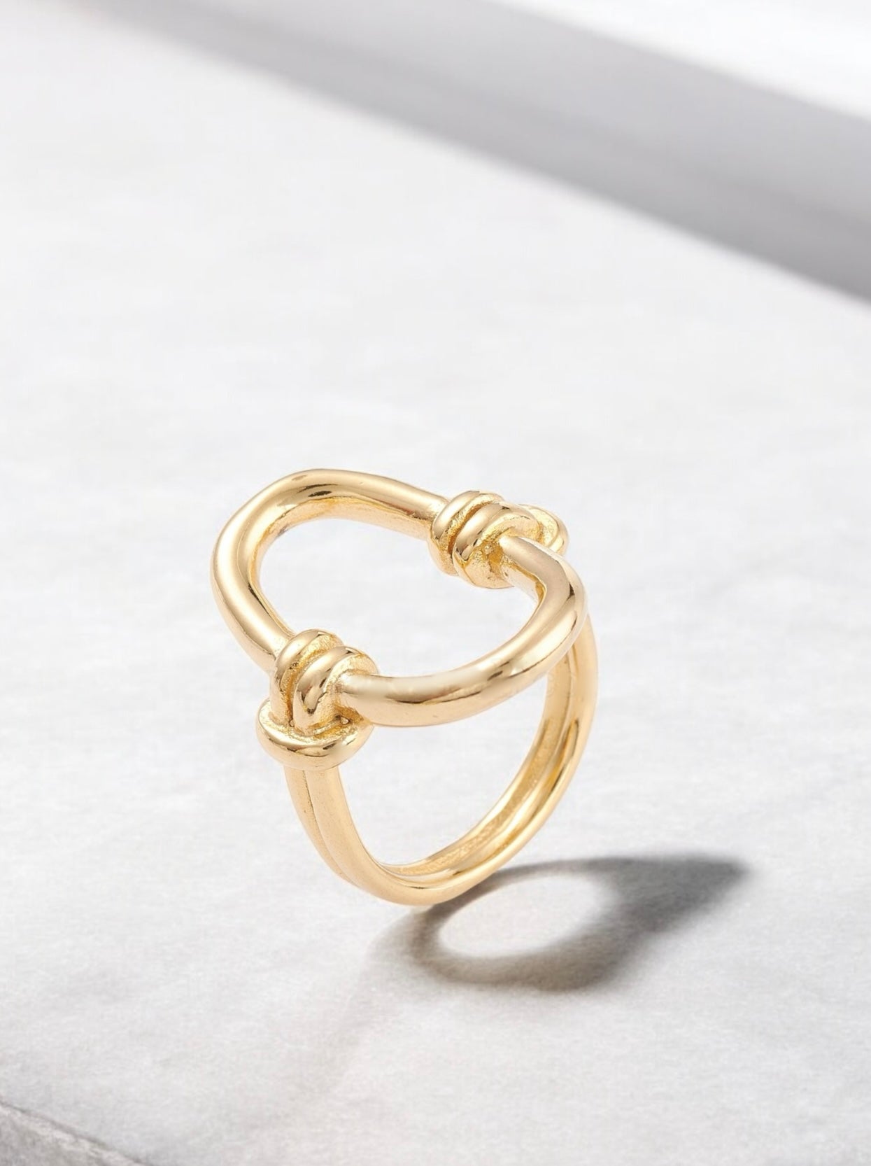 Carin oval ring