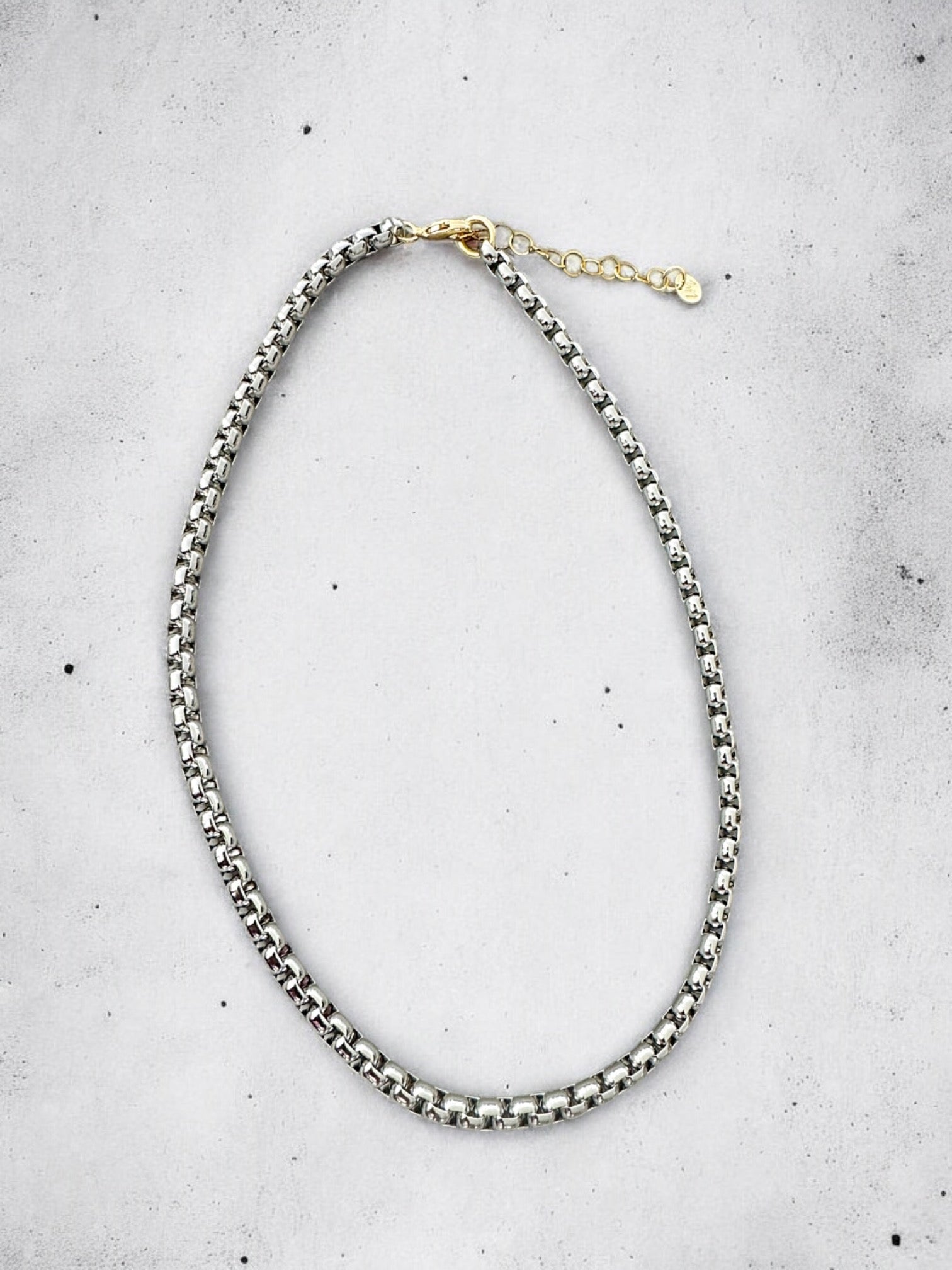 Aliz choker