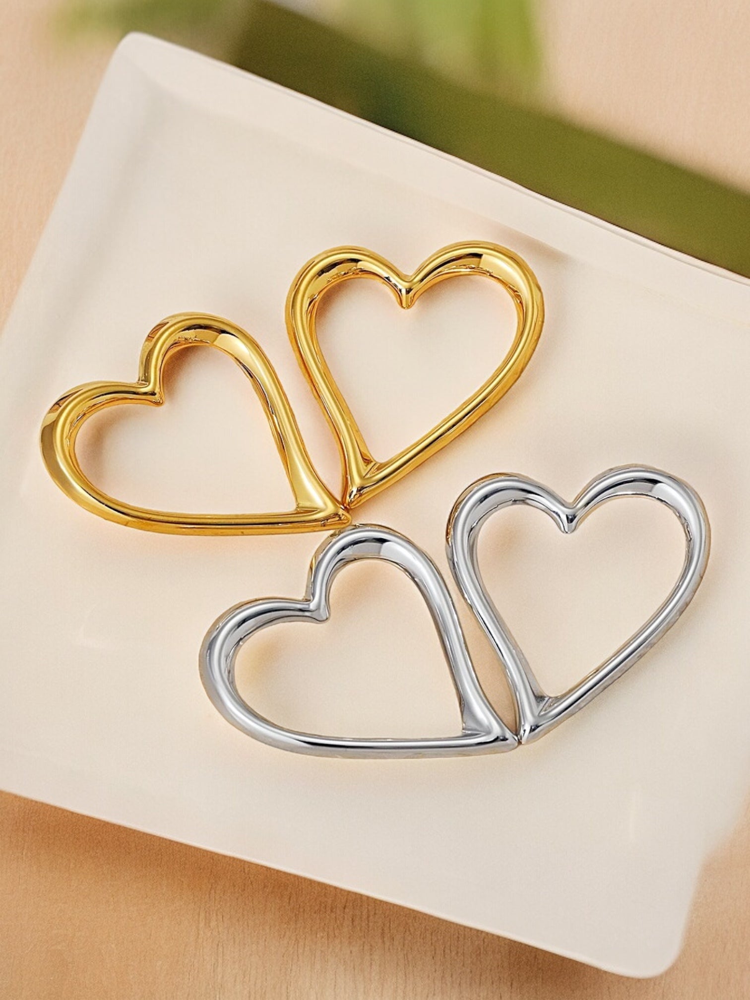 Siluet heart earring