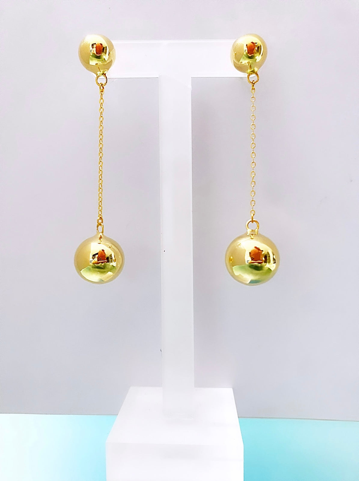 Aura ball earring