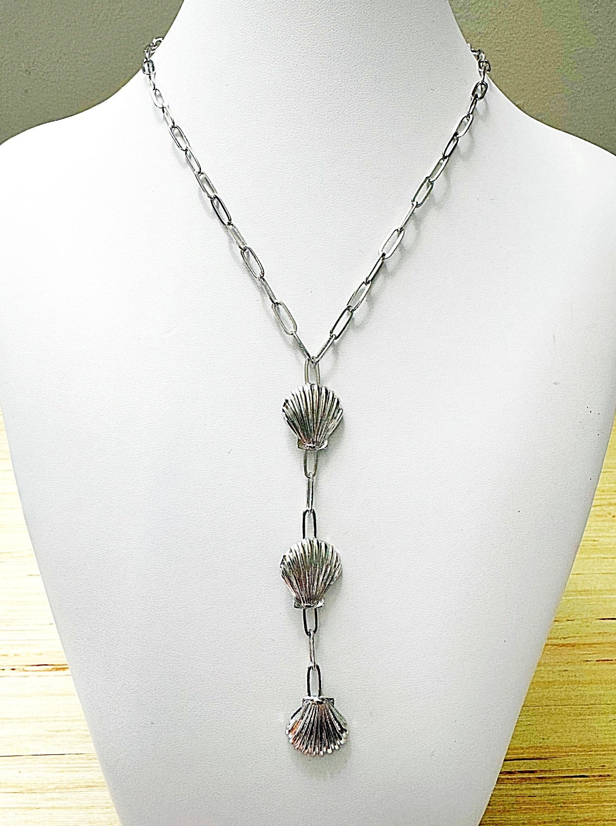 Shell lariat necklace