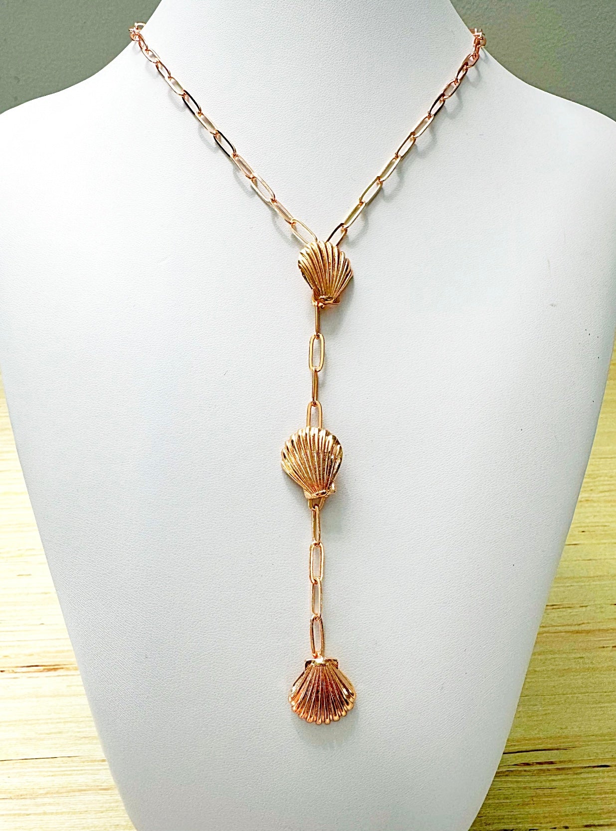 Shell lariat necklace