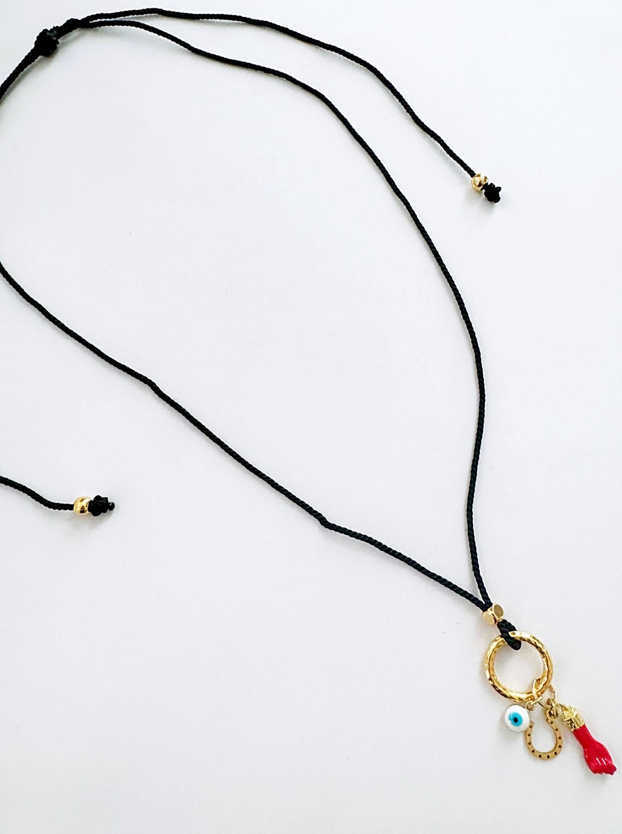 Amuleto round necklace