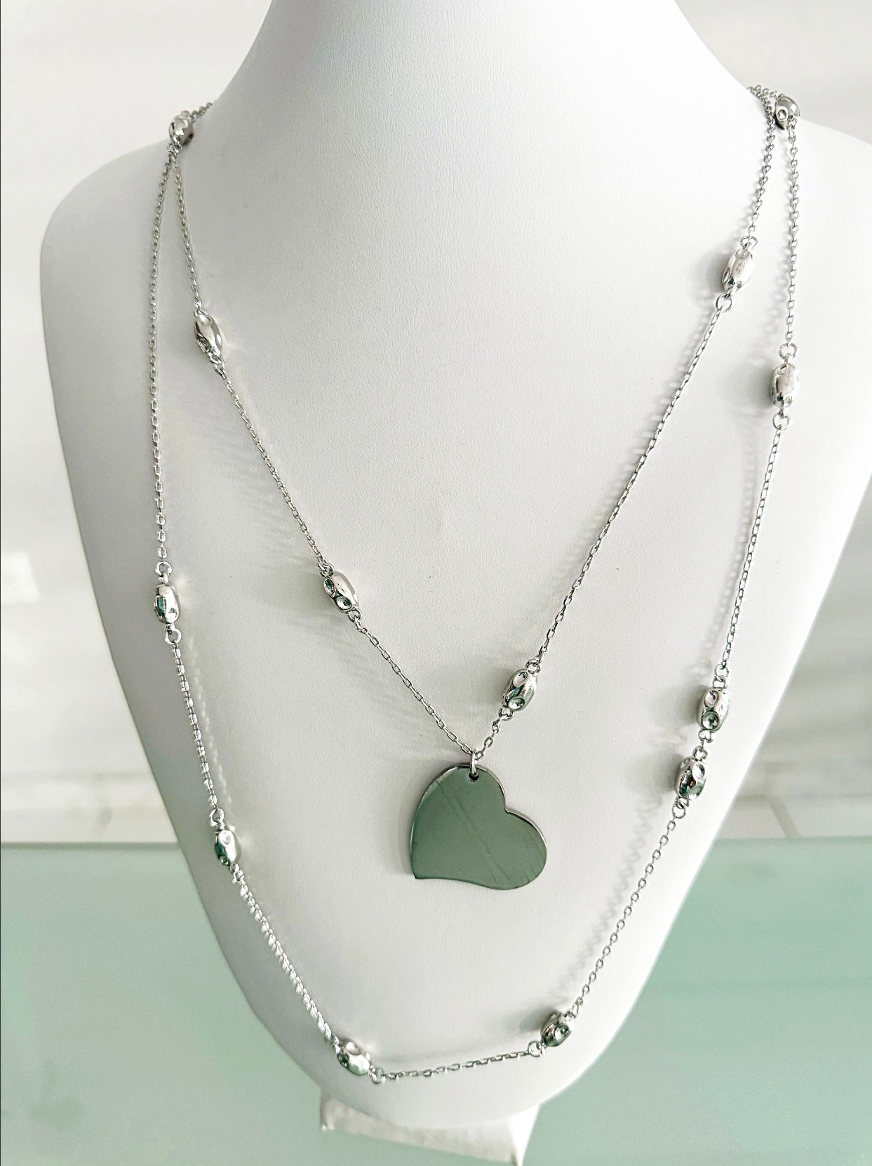 Madelen heart layer necklace