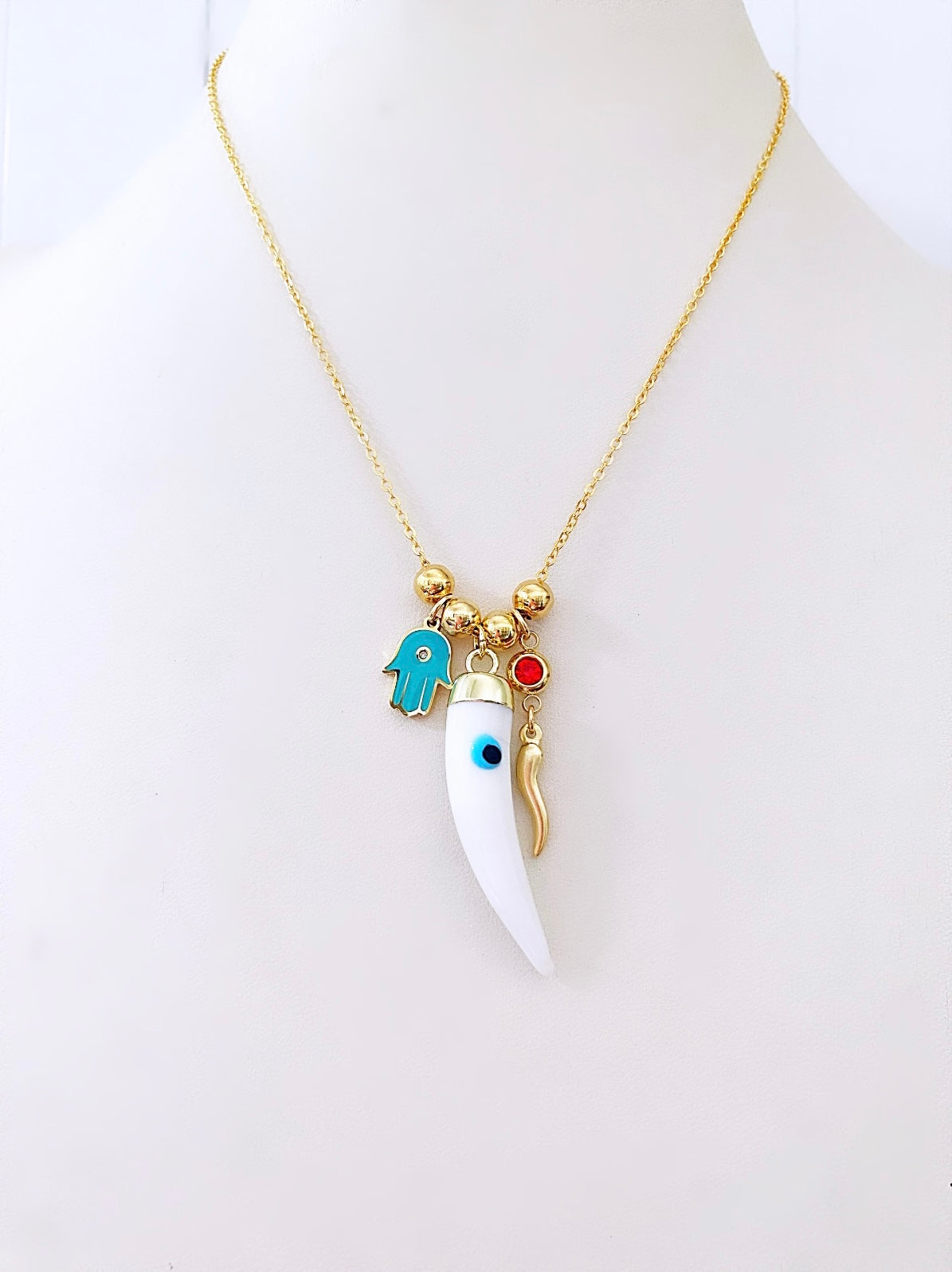 Eye horn chain necklace