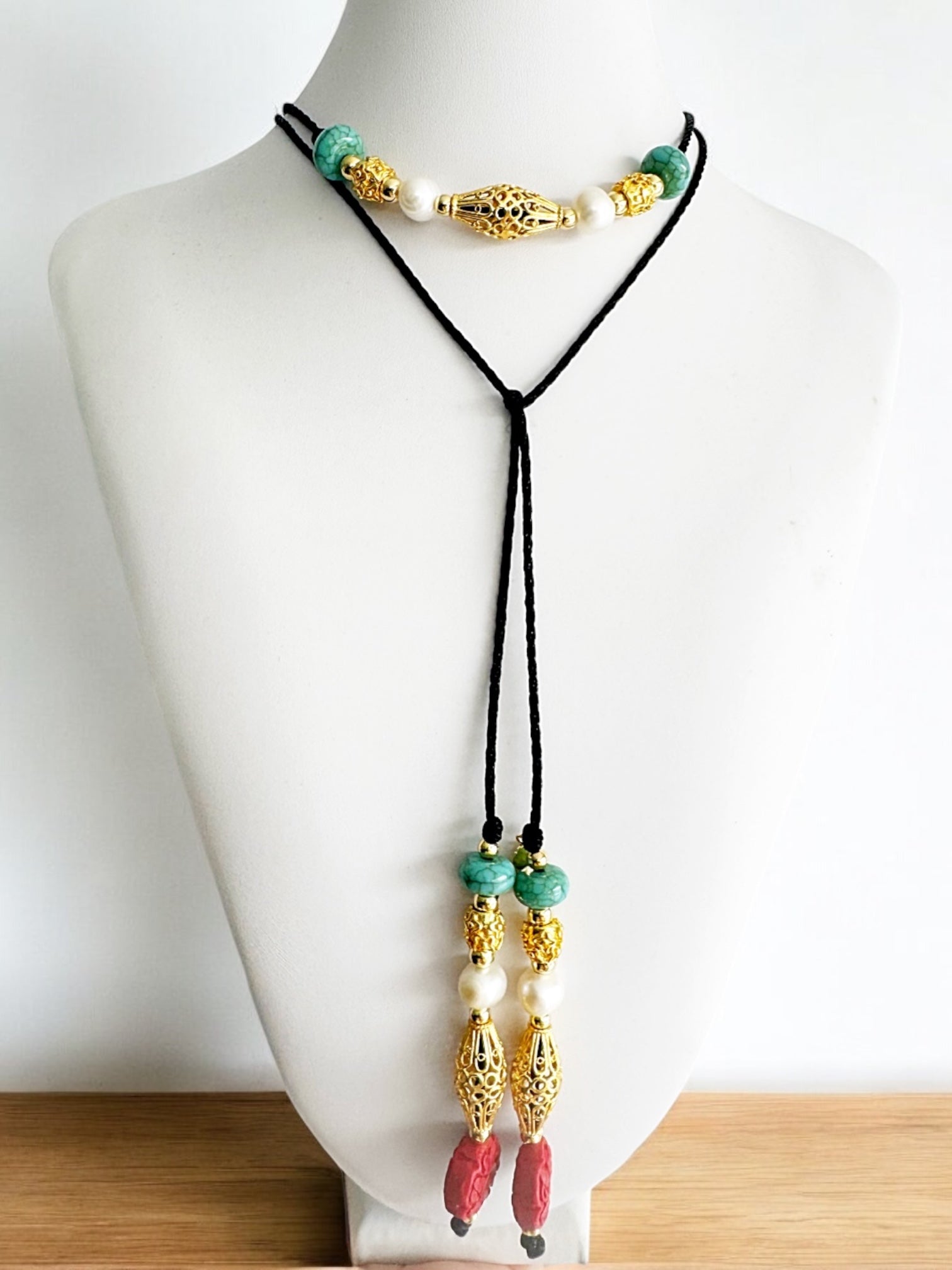 Rosaura lariat necklace