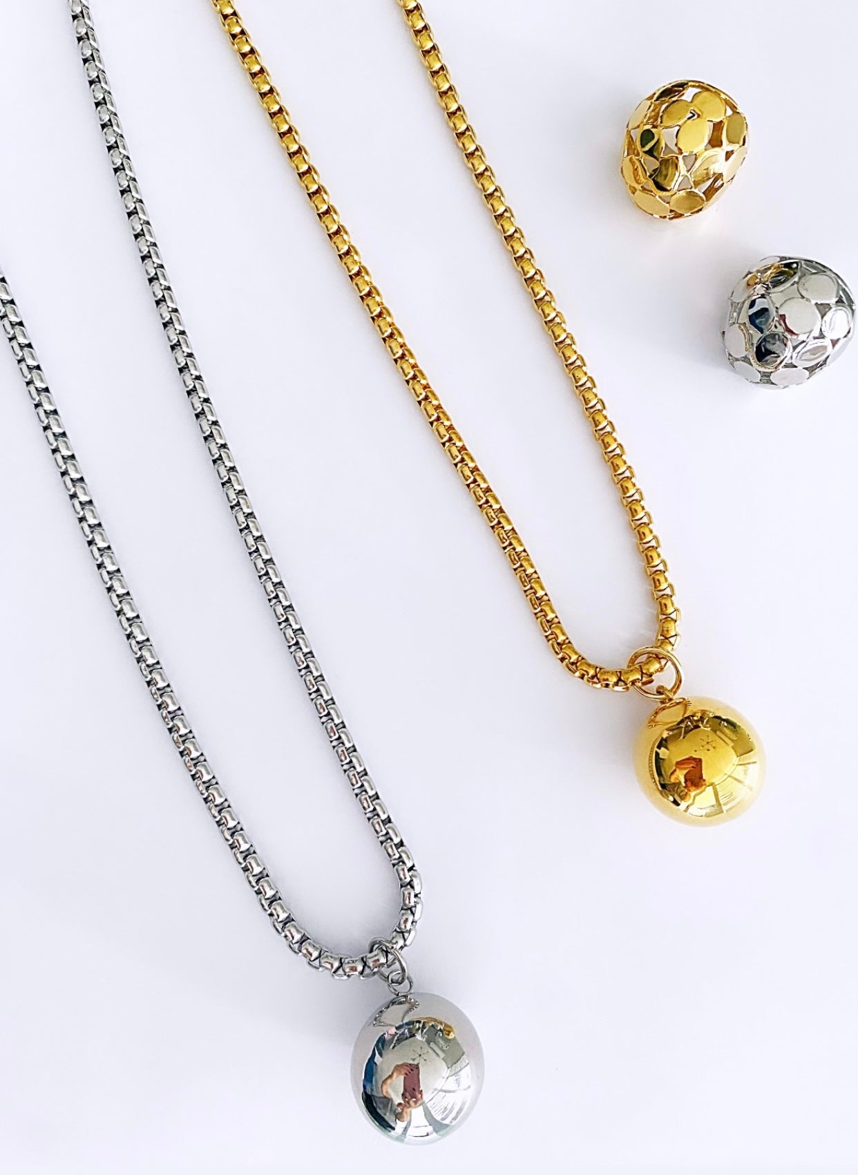 Big ball long necklace