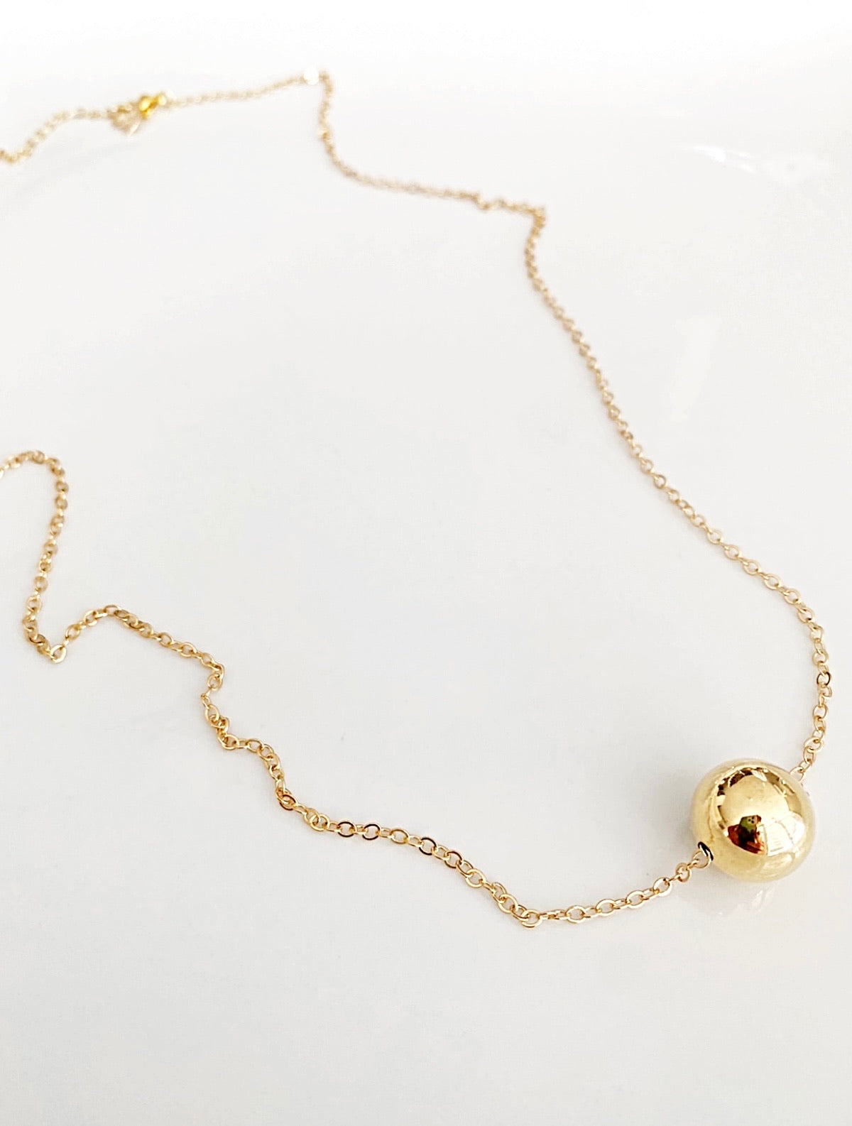 Single ball necklace